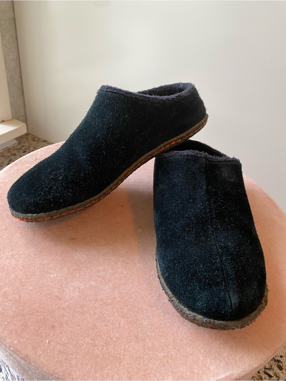SOREL Lanner Ridge Kids Slip On Slippers Black Suede Upper Fleece Lining 1